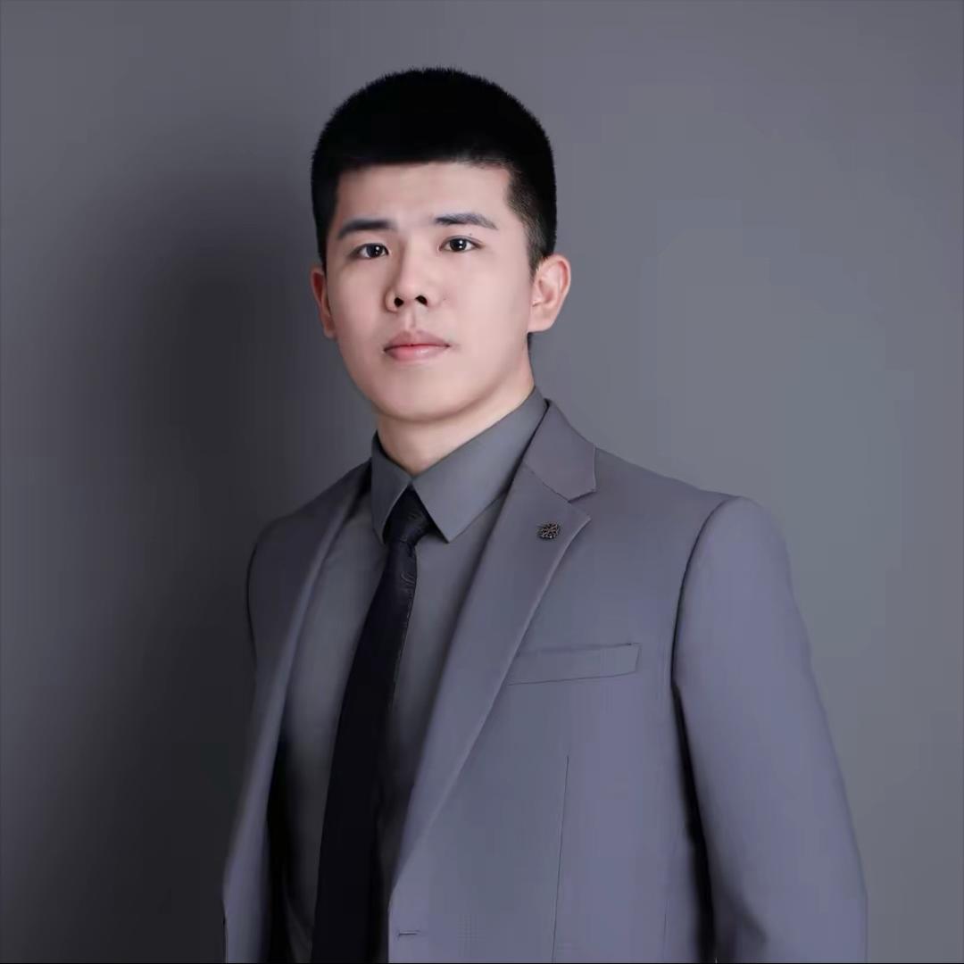 解说员李嘉伟