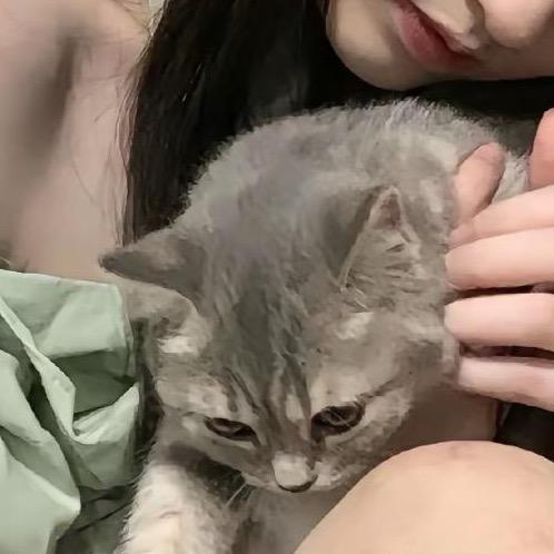 留得残荷听雨声.