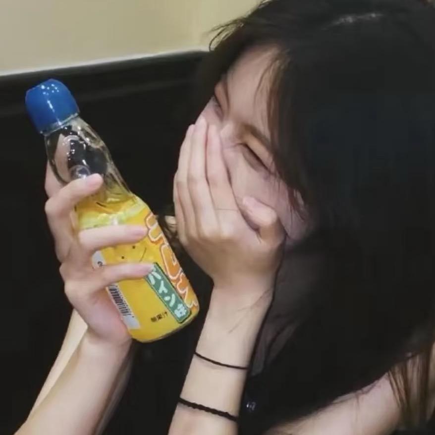 一个内向的小女孩