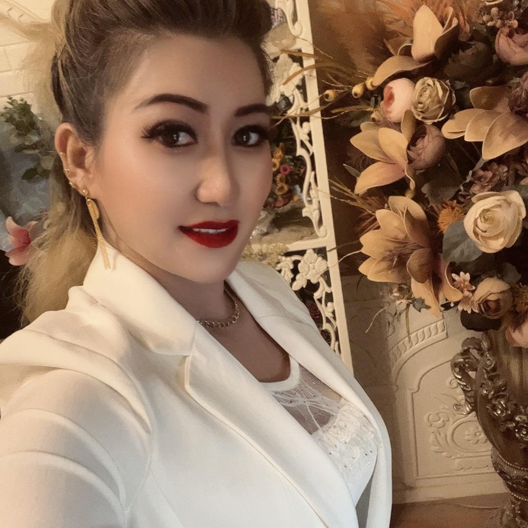阿瓦提县努尔斯曼古丽服装店