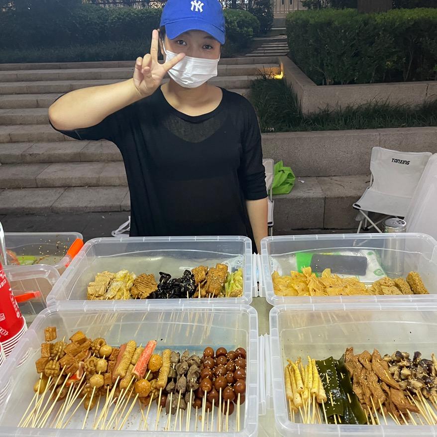 大丽丽摆摊