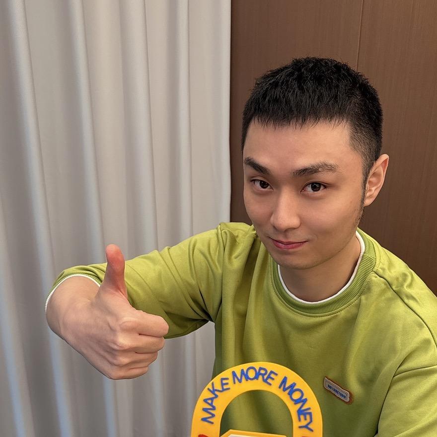 这个光头熊爱吃肉