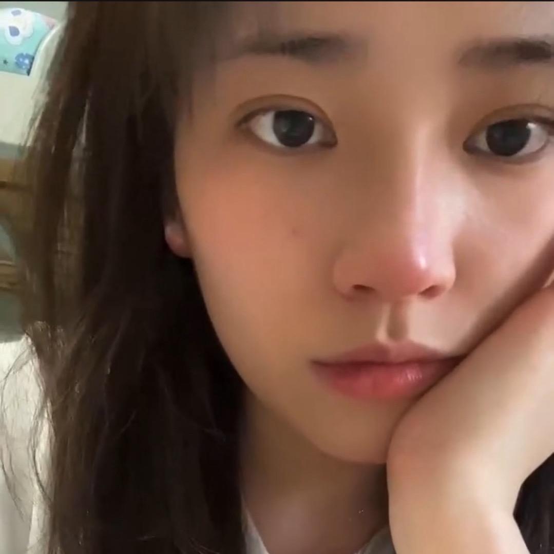 一位不知名白衣