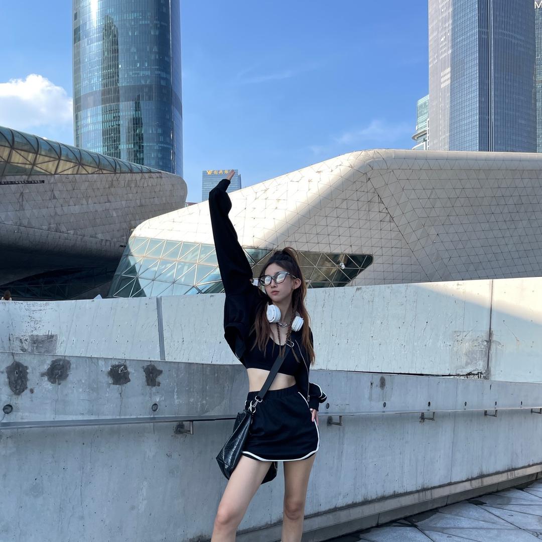 杨芷璇定制服饰