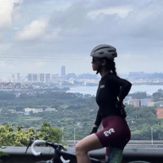 不会摇车的贺、