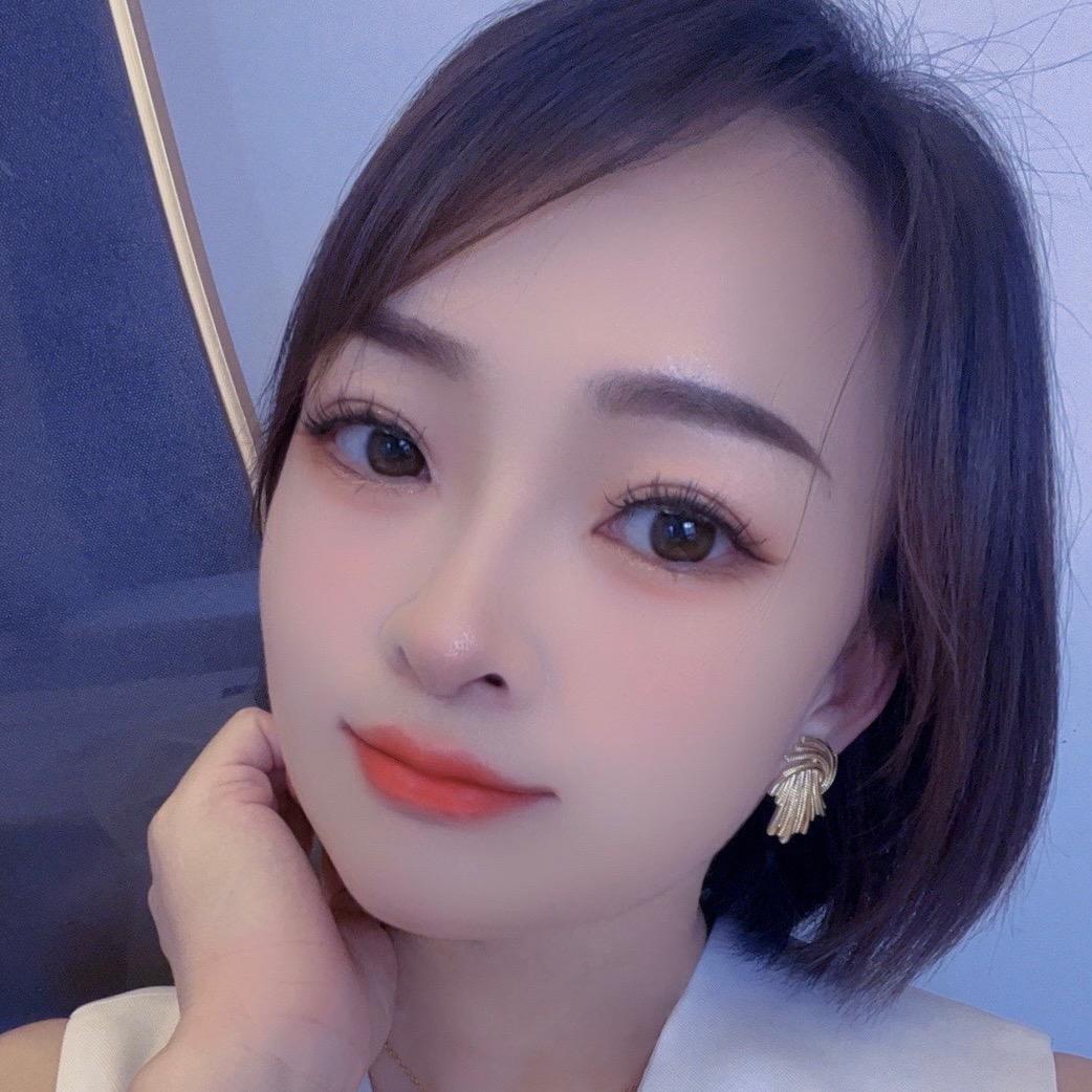 她叫小琴琴