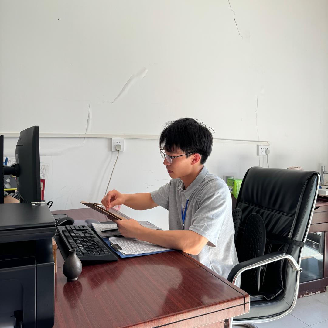 公办院校卢老师
