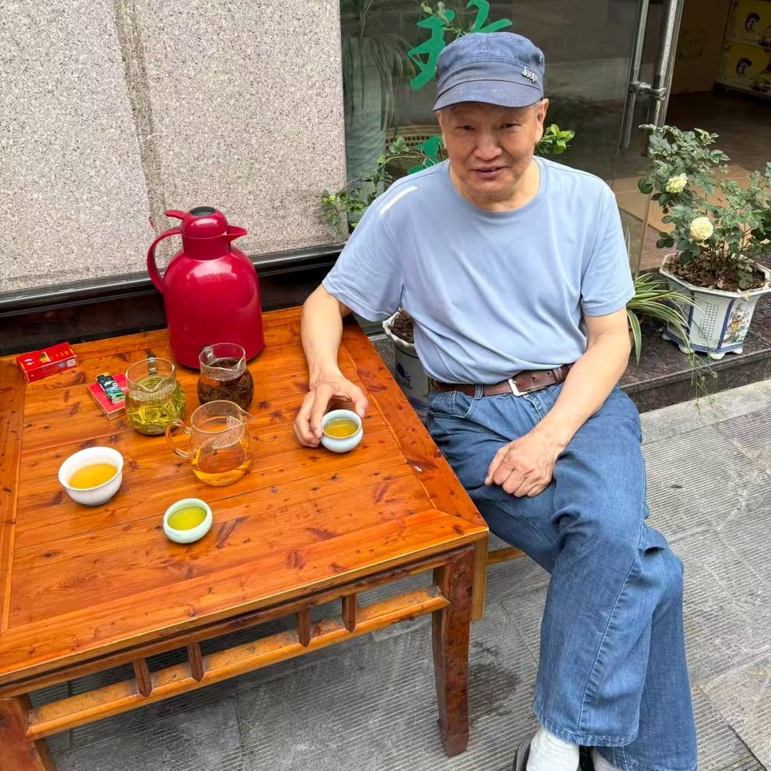 老蒋爱喝茶