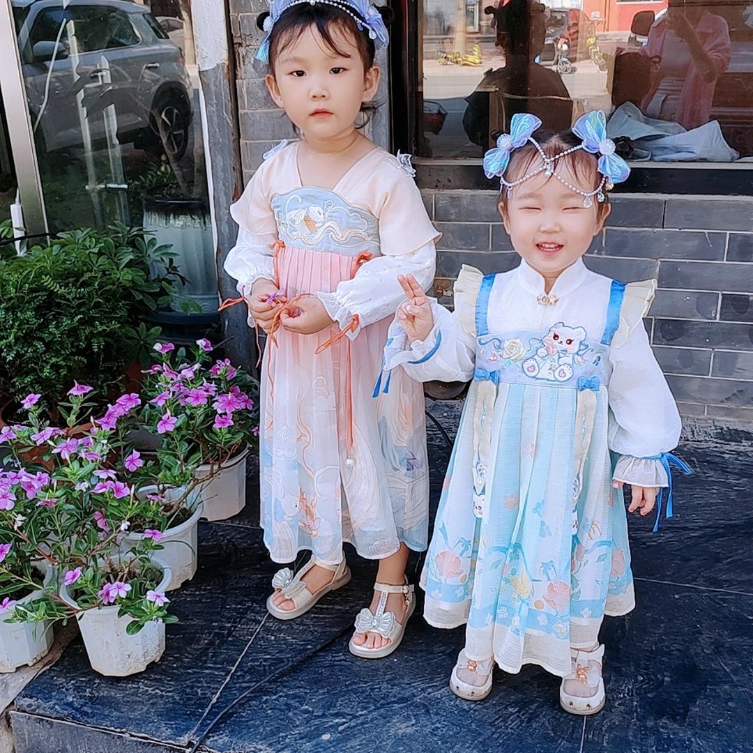 我们是馨馨珺珺吖