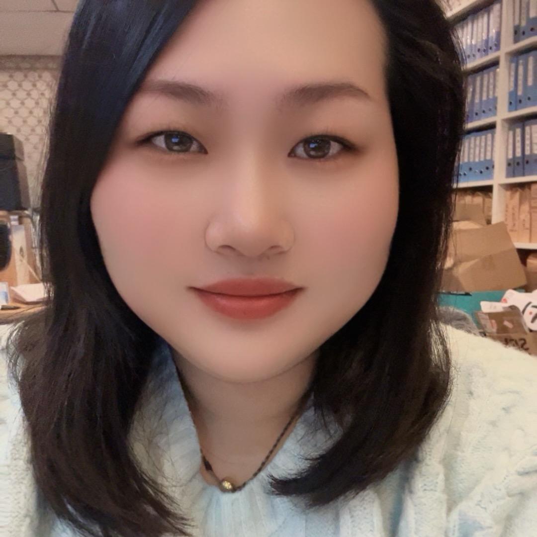 阳光下的小豆芽儿