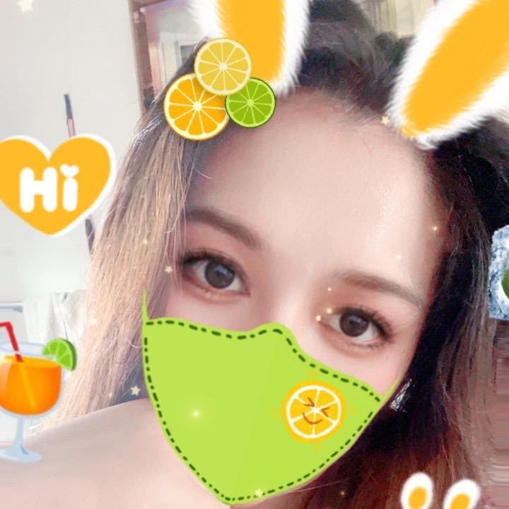 用微笑来掩饰悲伤