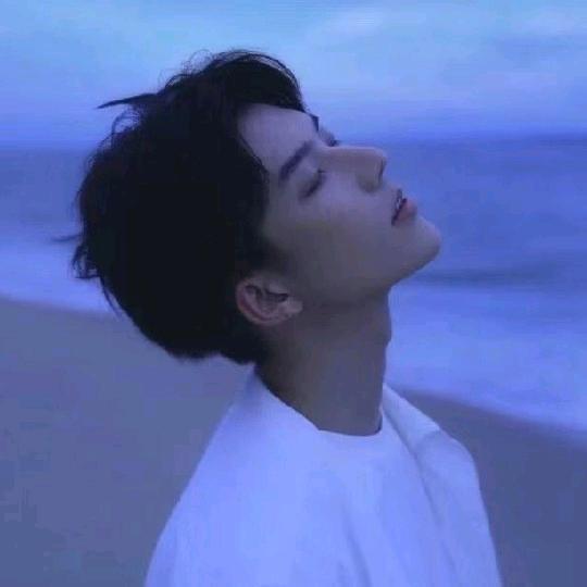 熠。