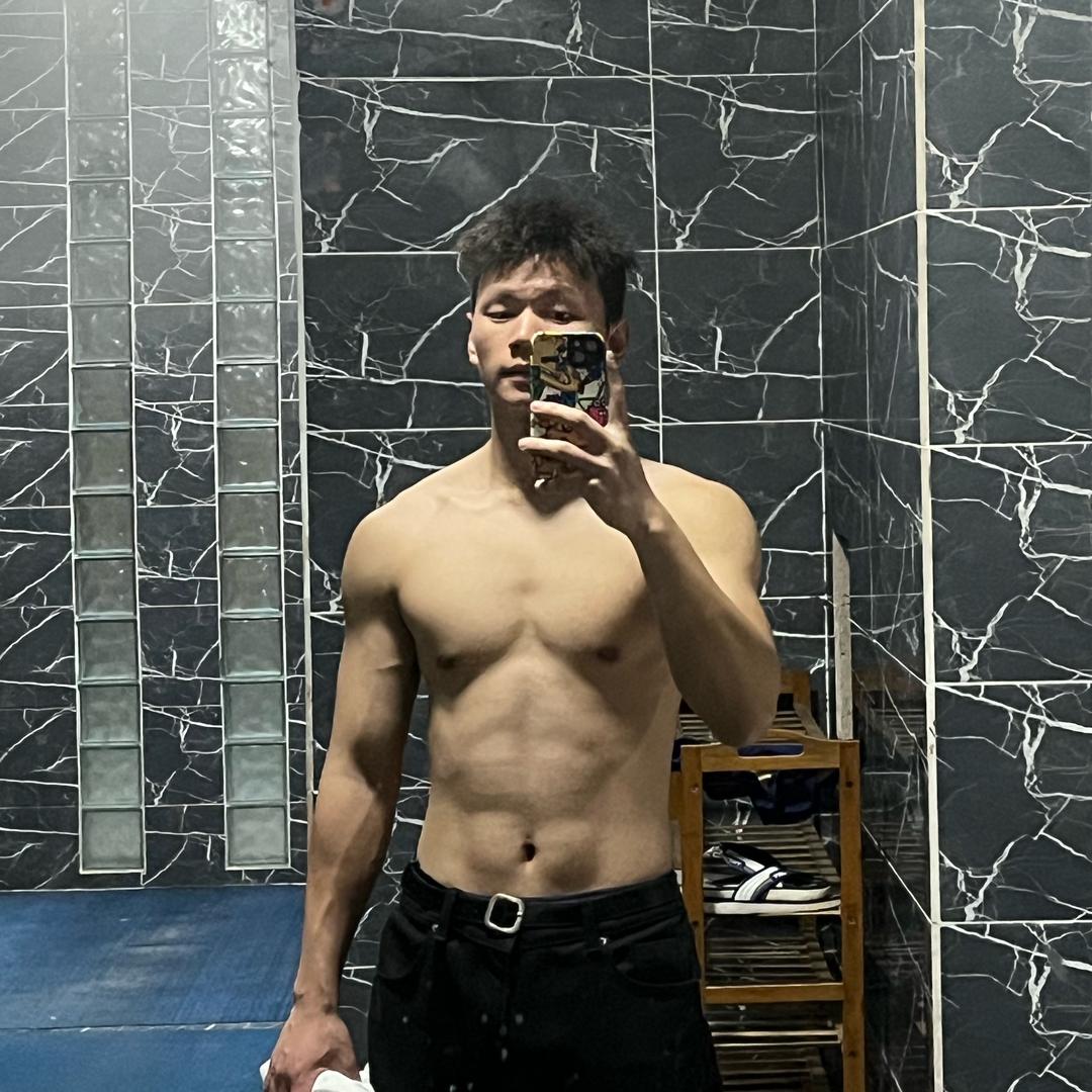 贵州平坝莱美游泳健身−郑经理