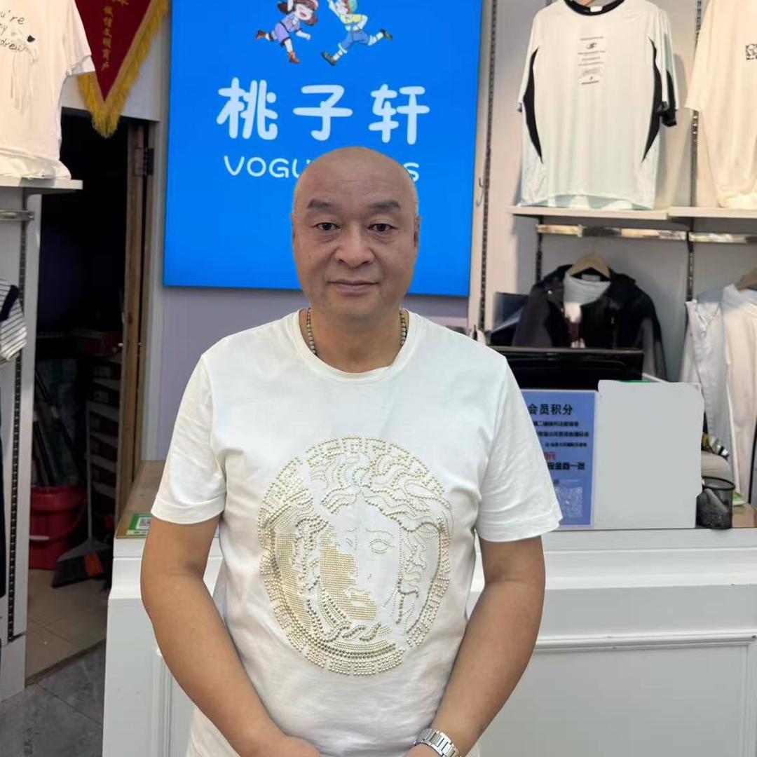 呼市宝马商城童装光头哥