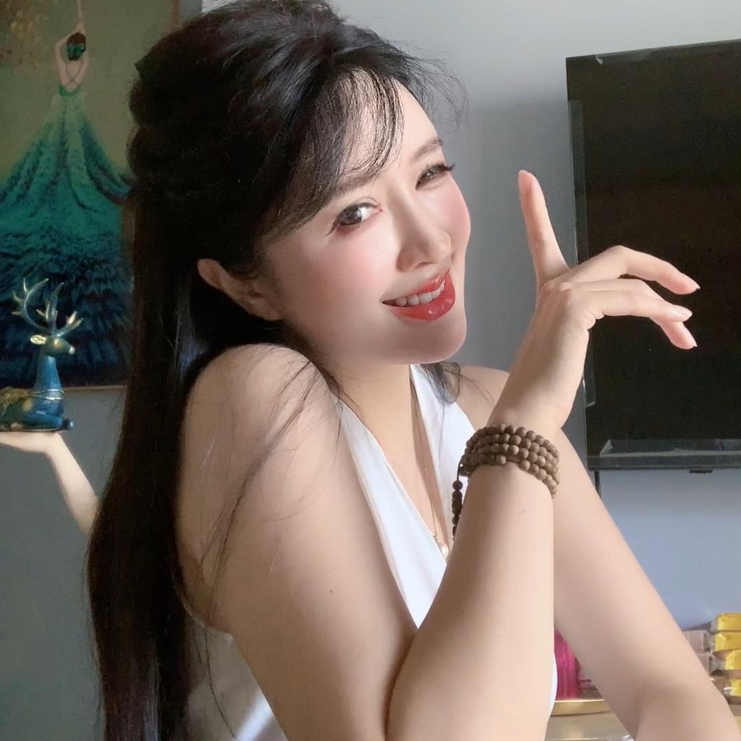 小妖精儿(在宝宝好运直播)