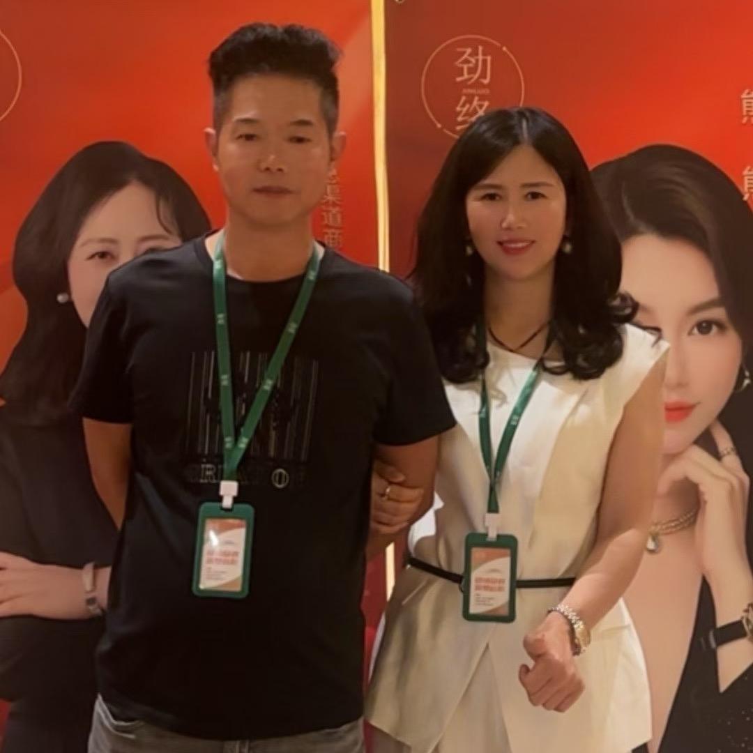 我是在慈利做家具，石材（劲洛）养生的权哥