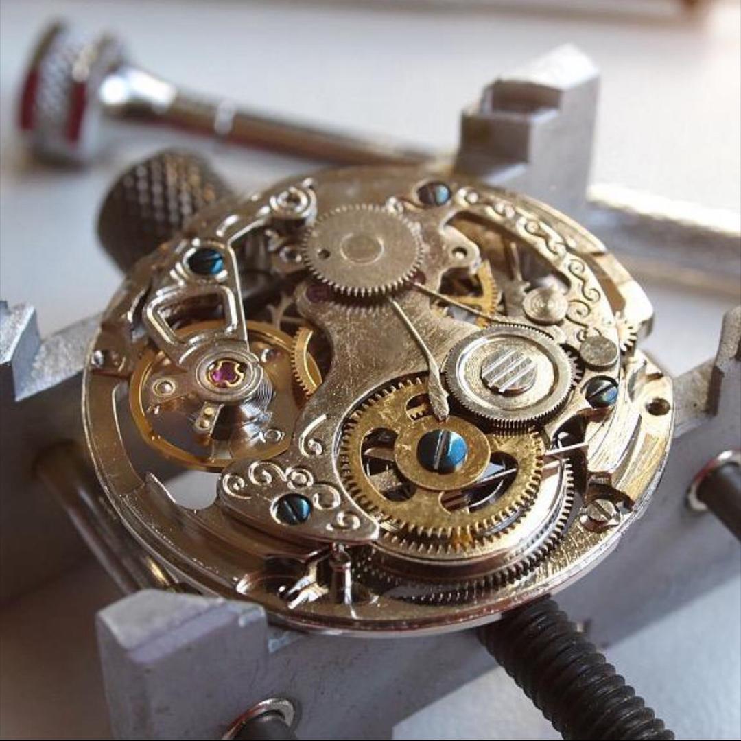 李志亨利钟表维修