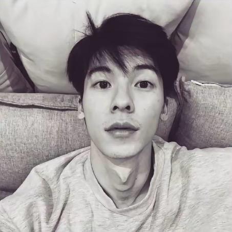 张艺轩的零食店