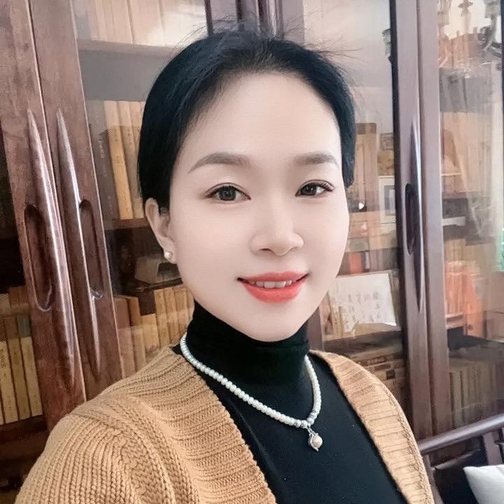 X笑着后退
