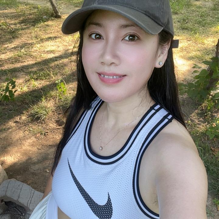 艳妮儿