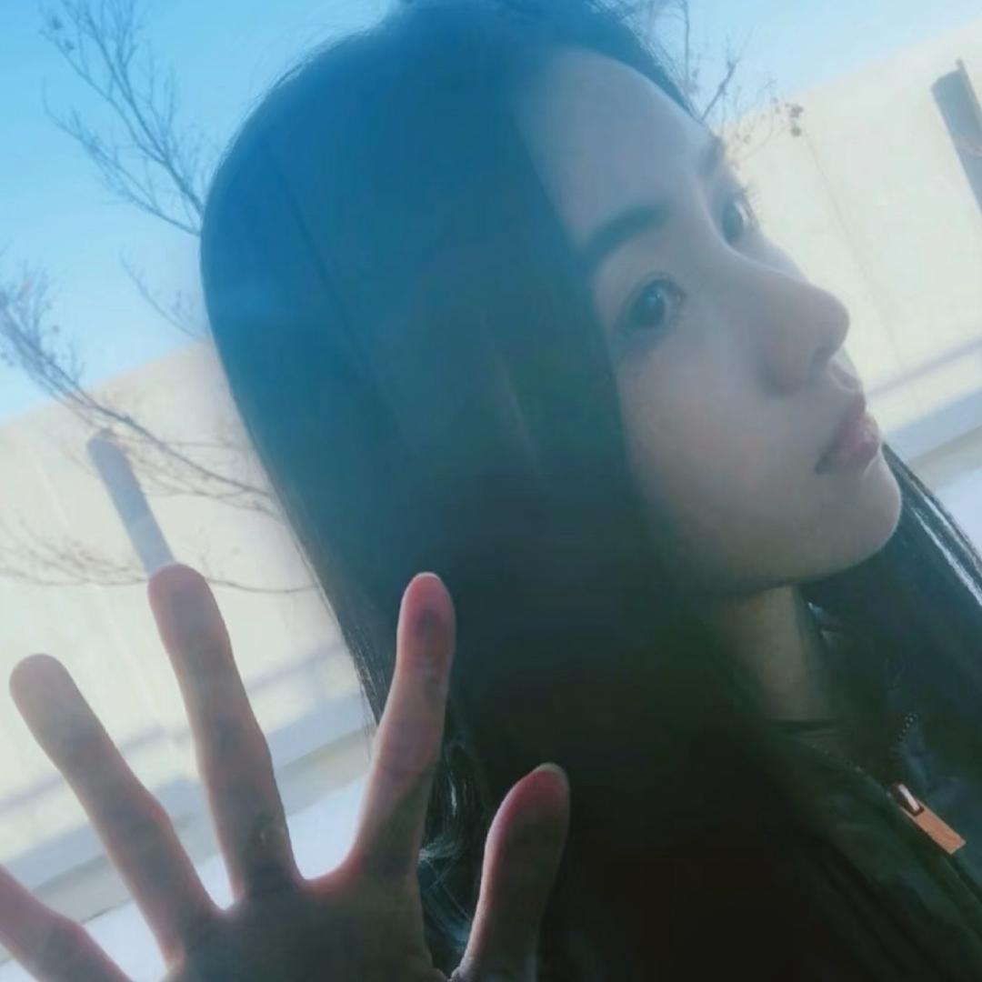 性感大蟑螂怒斩蜜蜂贝贝🪳