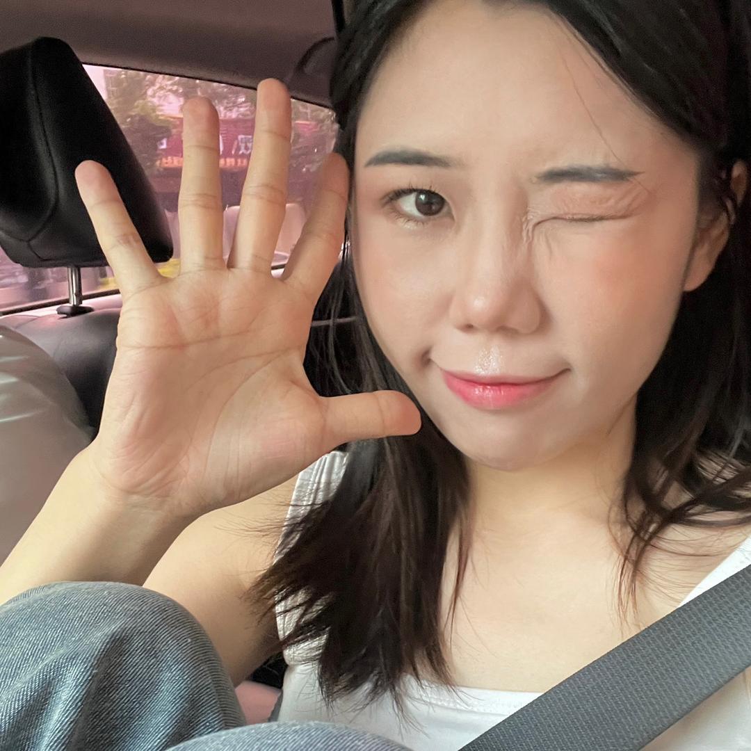 婉儿Li（不李姐叹世界）