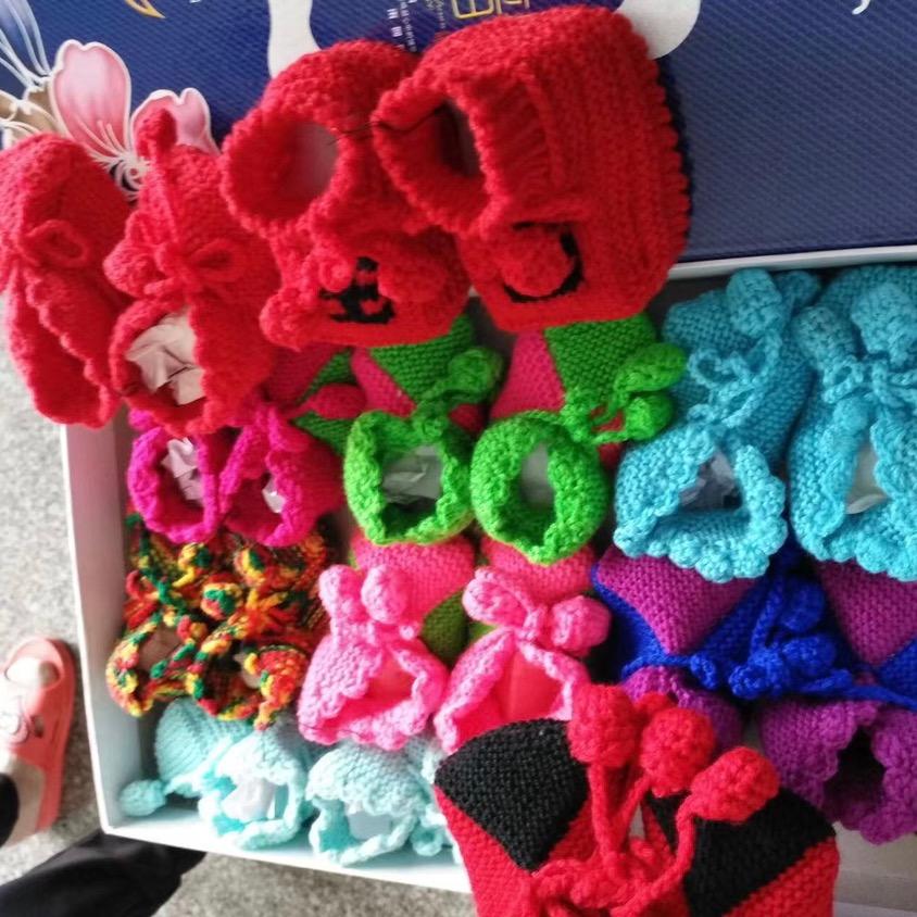 一个打编织的老太太