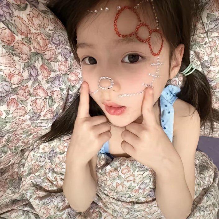 装忧郁被鸡嗦脚趾头^