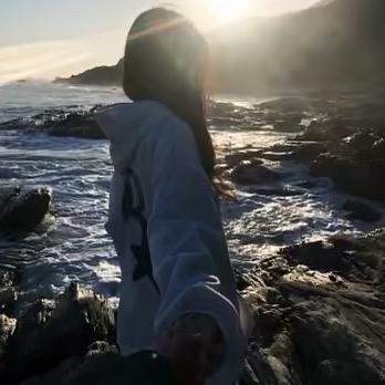 她总哭·