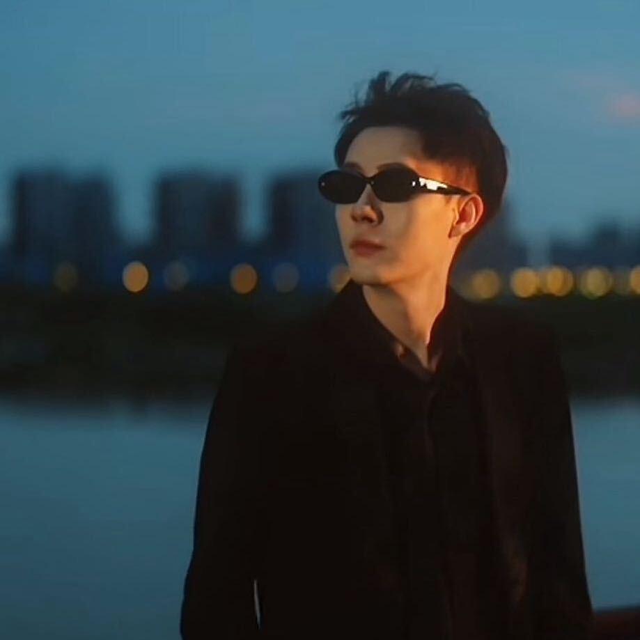 游欢喜男装工厂店