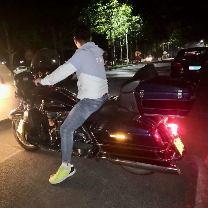 采蘑菇的岳云鹏