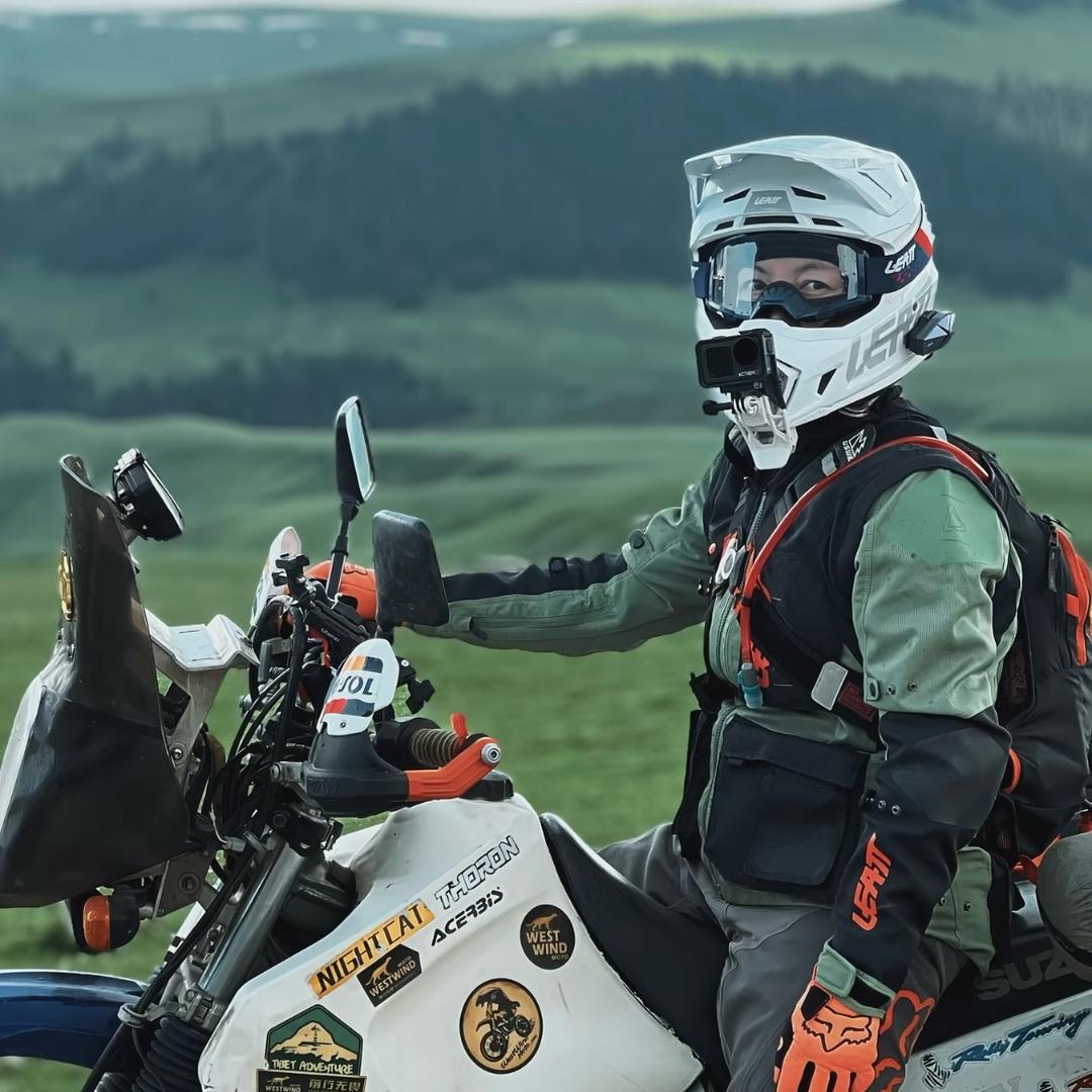 黎明时分，我在酒馆