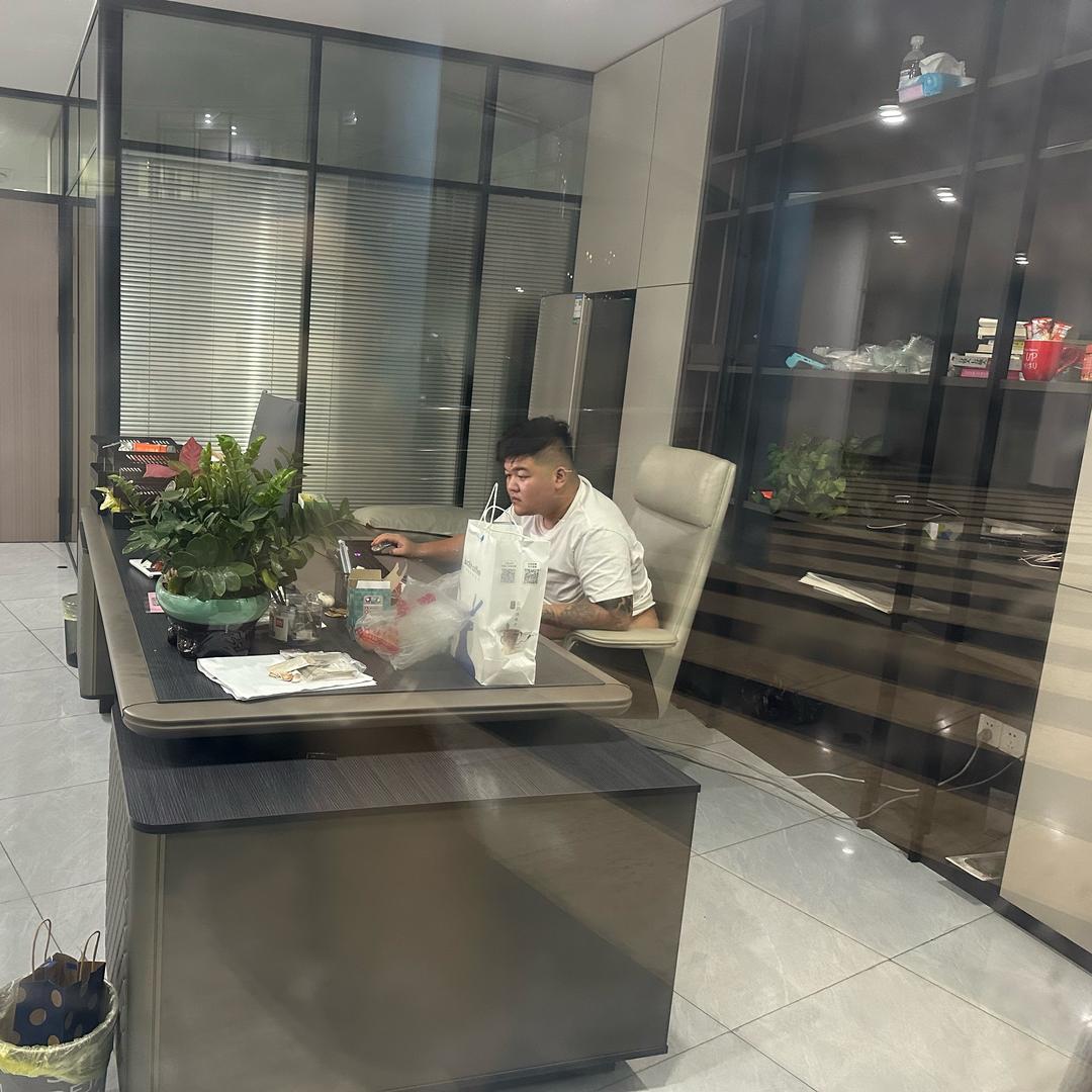 在苏州吴江批发蔬菜🥬00后小伙子