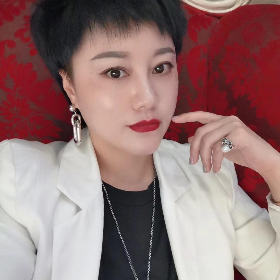 钱百万女装