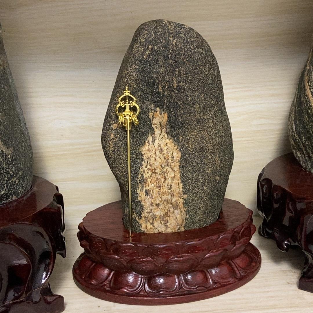 捡块石头换馒头