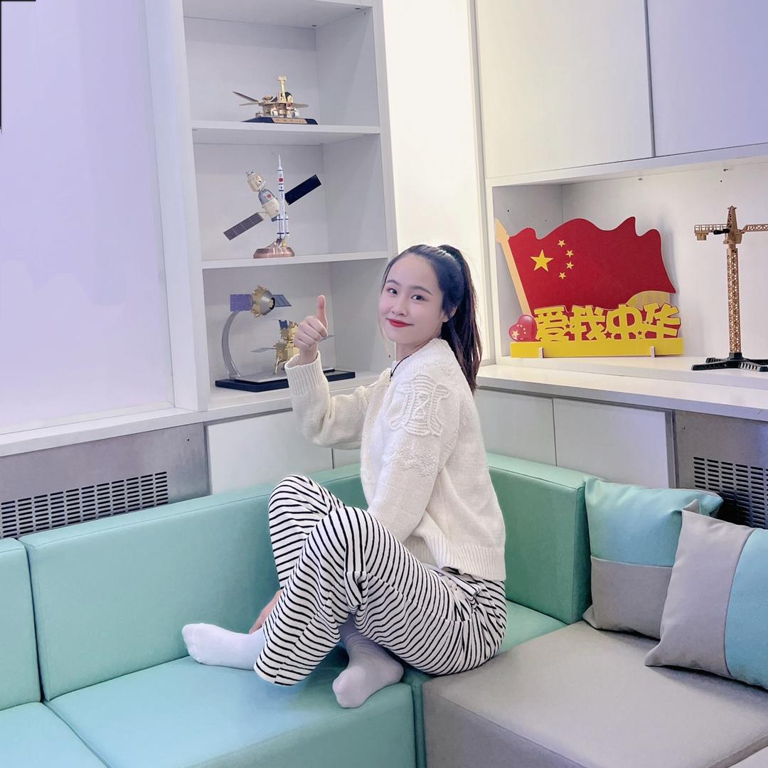 教幼儿园的飞飞老师