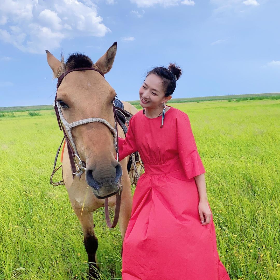 主持人王芳@抖音