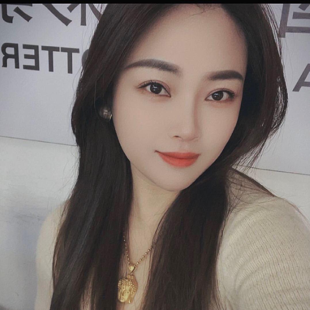 体彩店老板娘希希