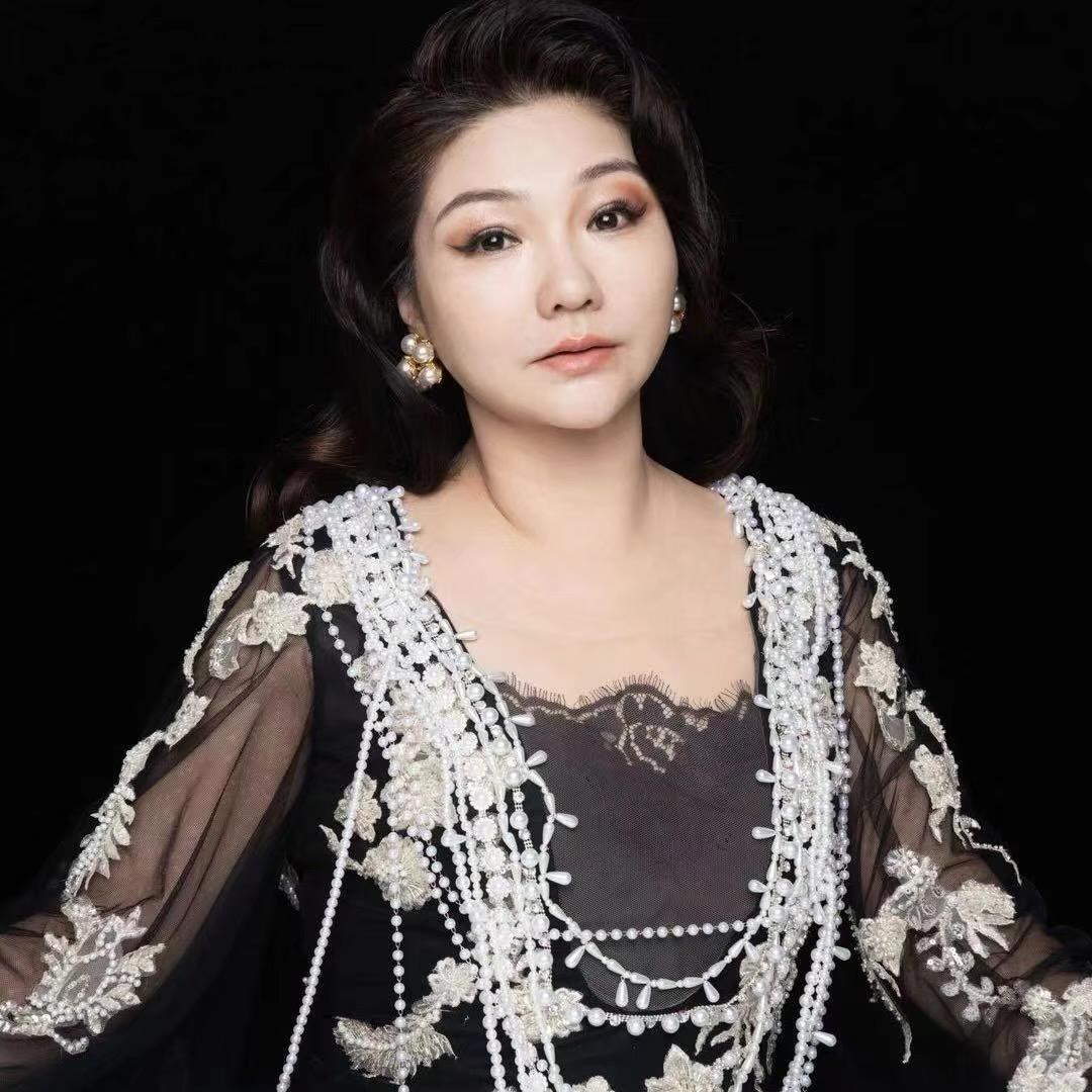 哈尔滨中央大街女装～金子