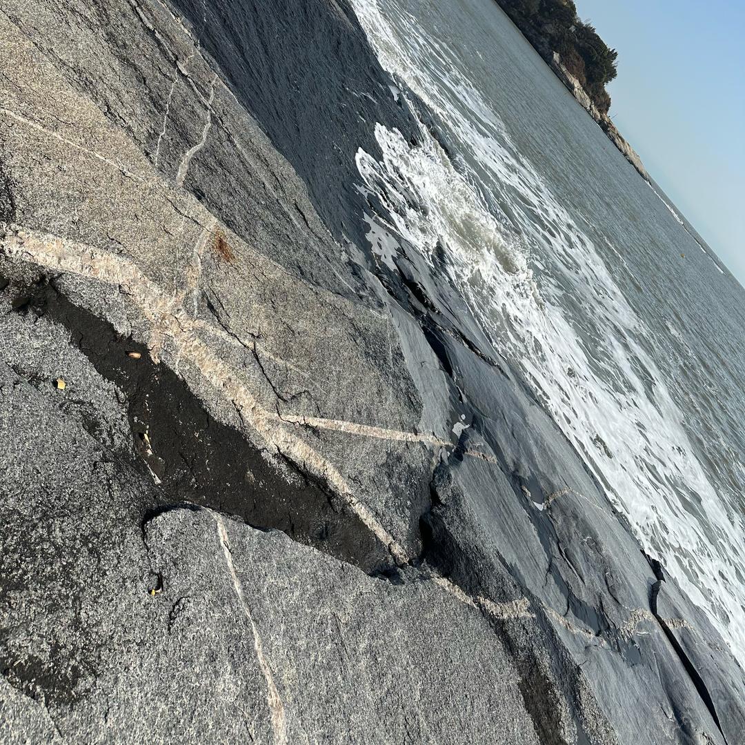 邻不到低保的小老头