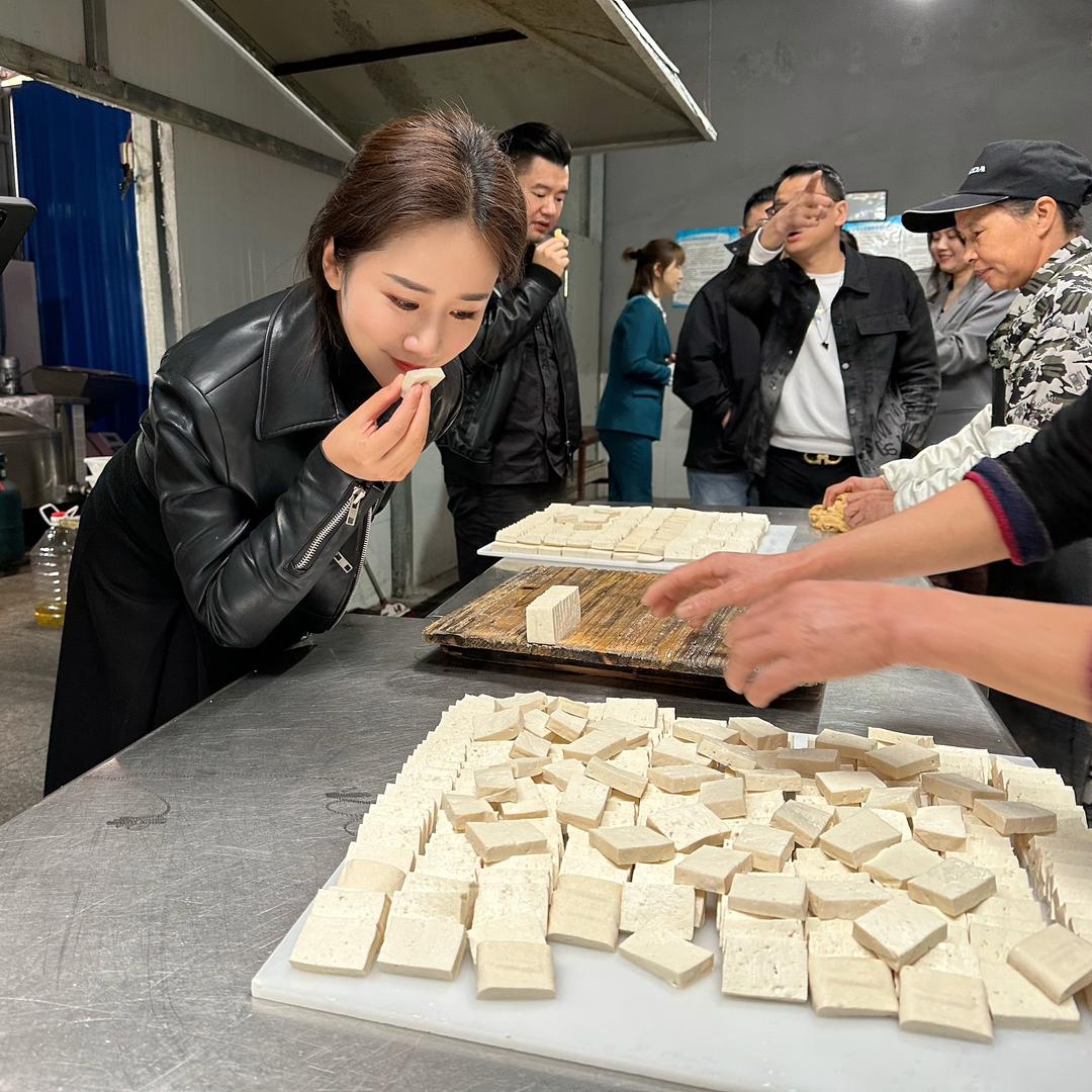 超人老板娘