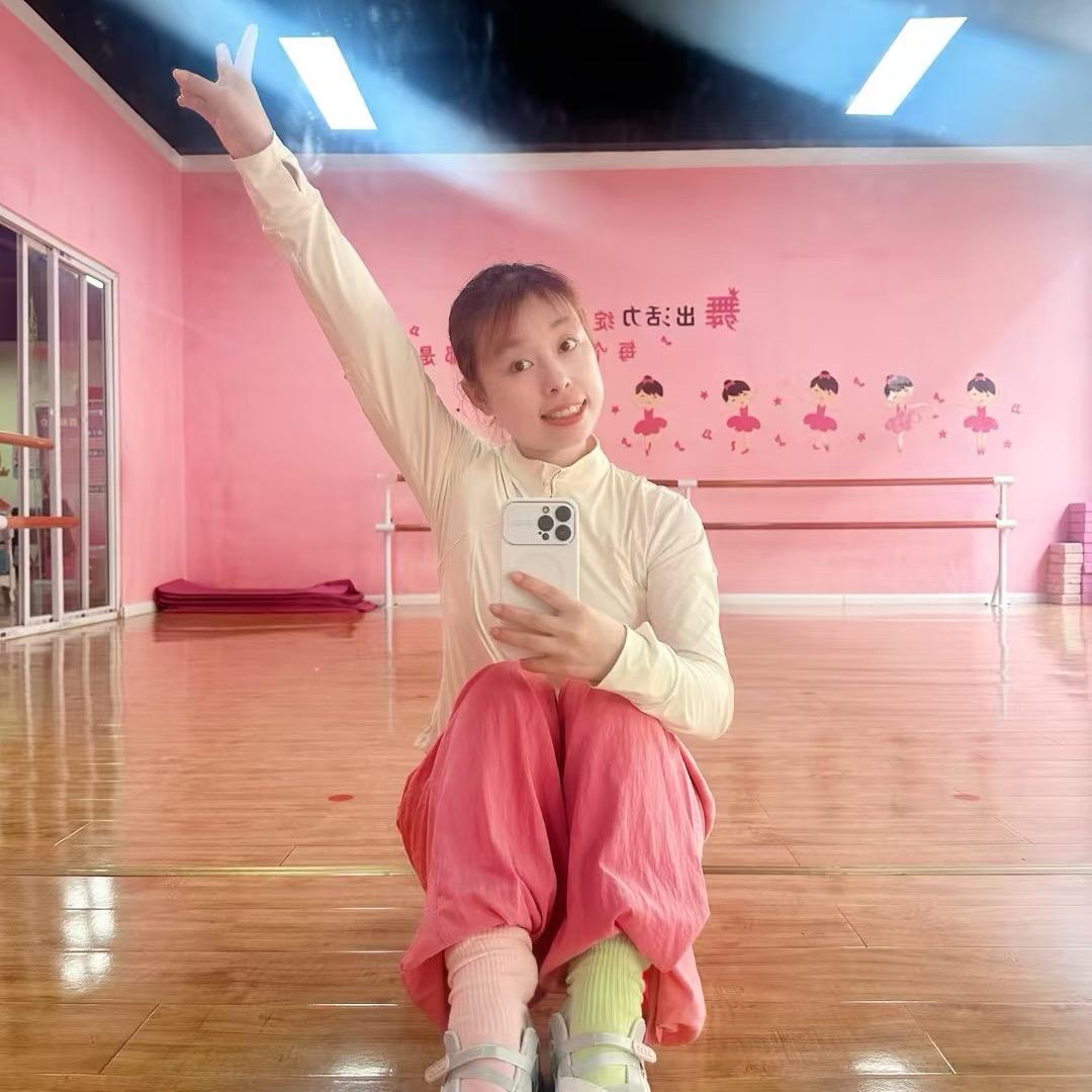 （股骨干粉碎性骨折恢复中）教跳舞的袁老师