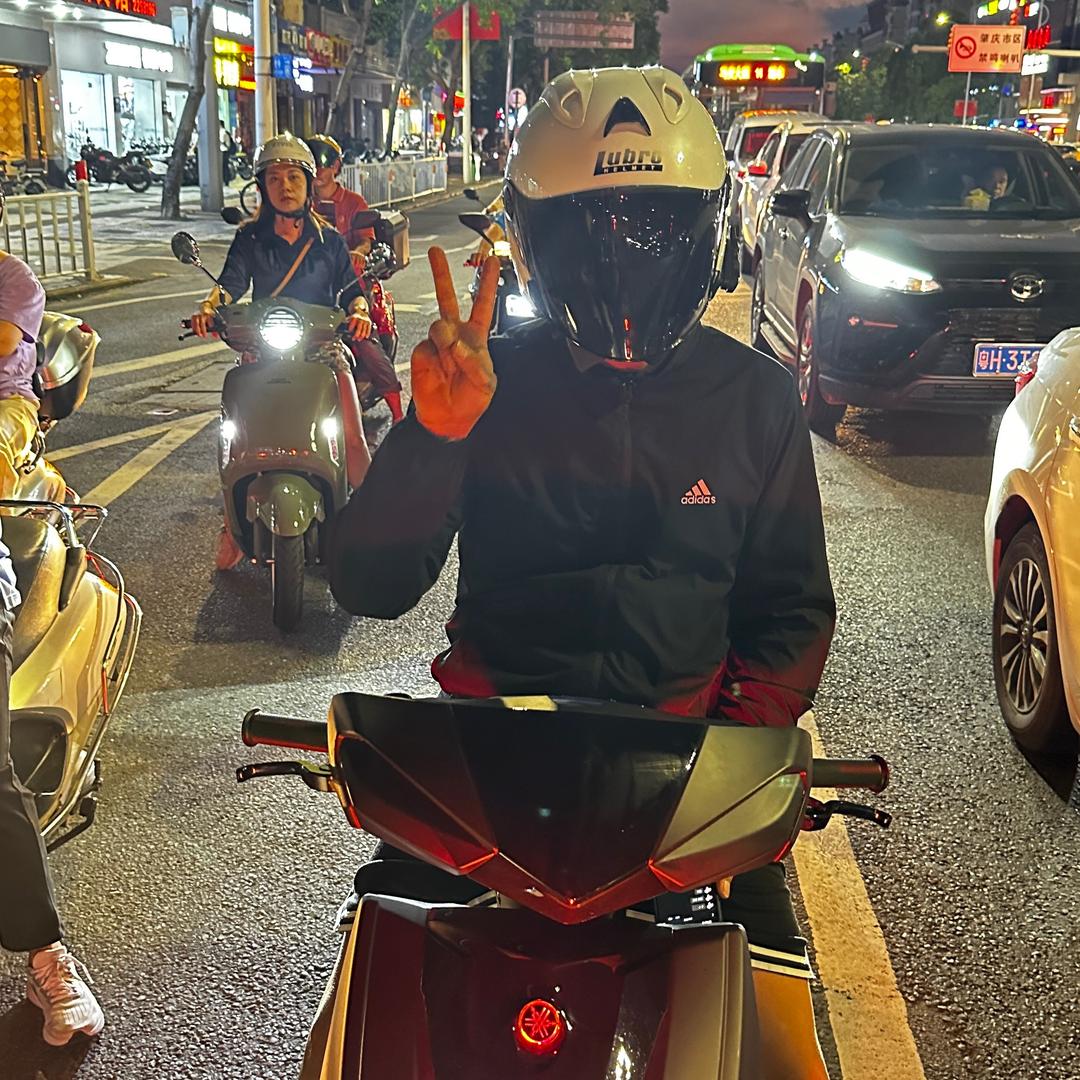 熊二不会压弯🛵