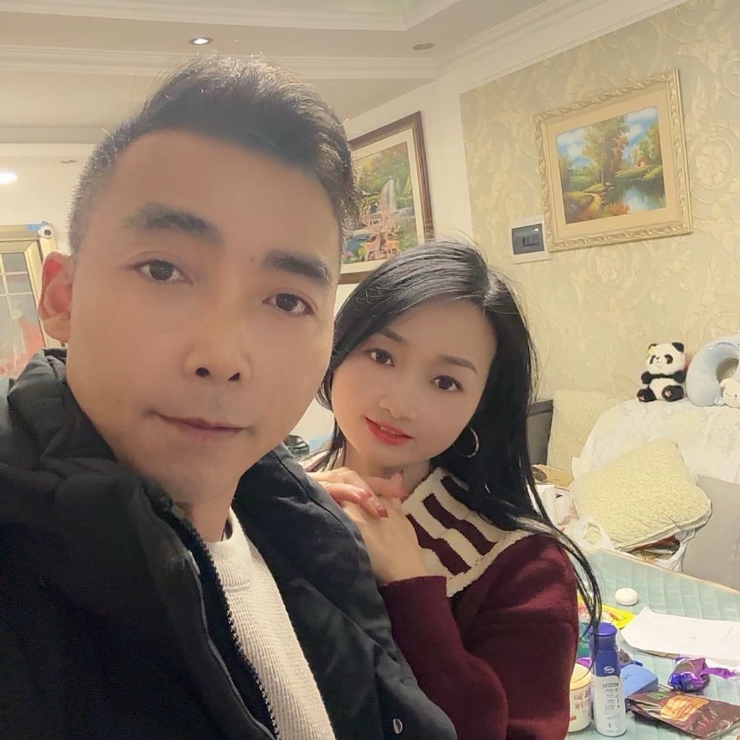 右手抱着你