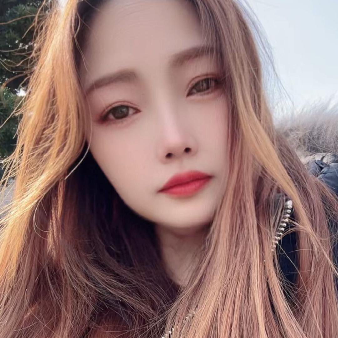 Ai月亮姐姐😘