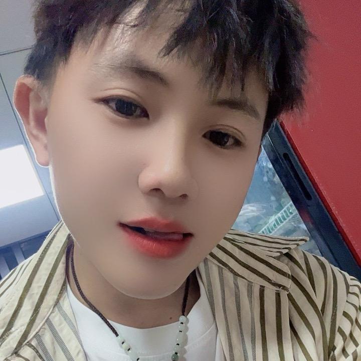 谋爱先谋生，爱人先爱己