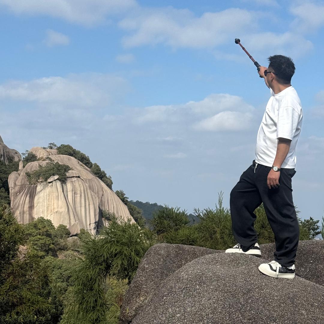 A.დ·楊-꧁ M.r ꧂