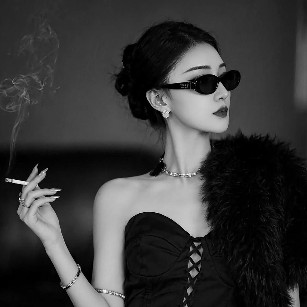 李柒柒⁷¹⁵