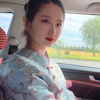 村里有个姑娘叫小鱼