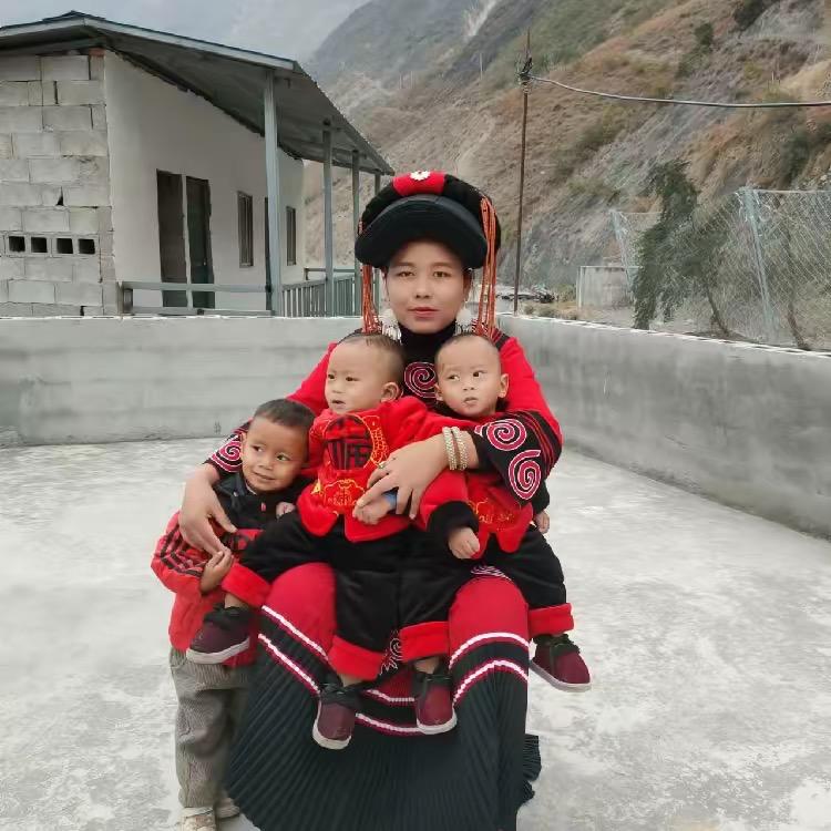 彝族宝妈爱美食 伍伍